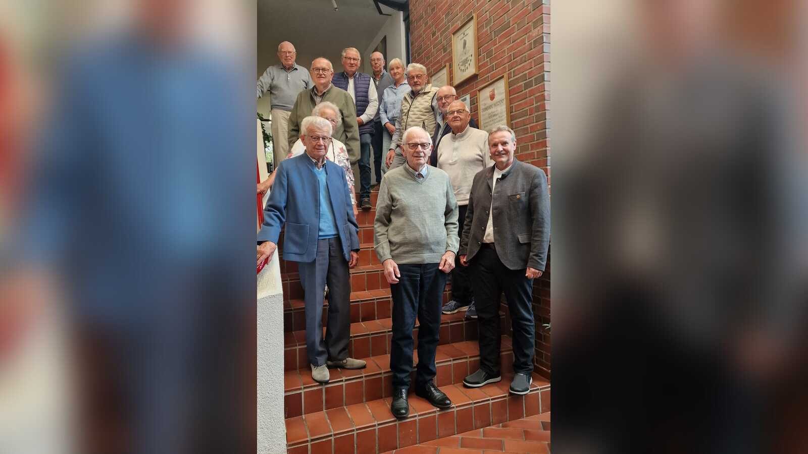 Die Verdienten Bürgerinnen und Bürger der Gemeinde Holdorf, in der ersten Reihe Mitte Josef Hackmann