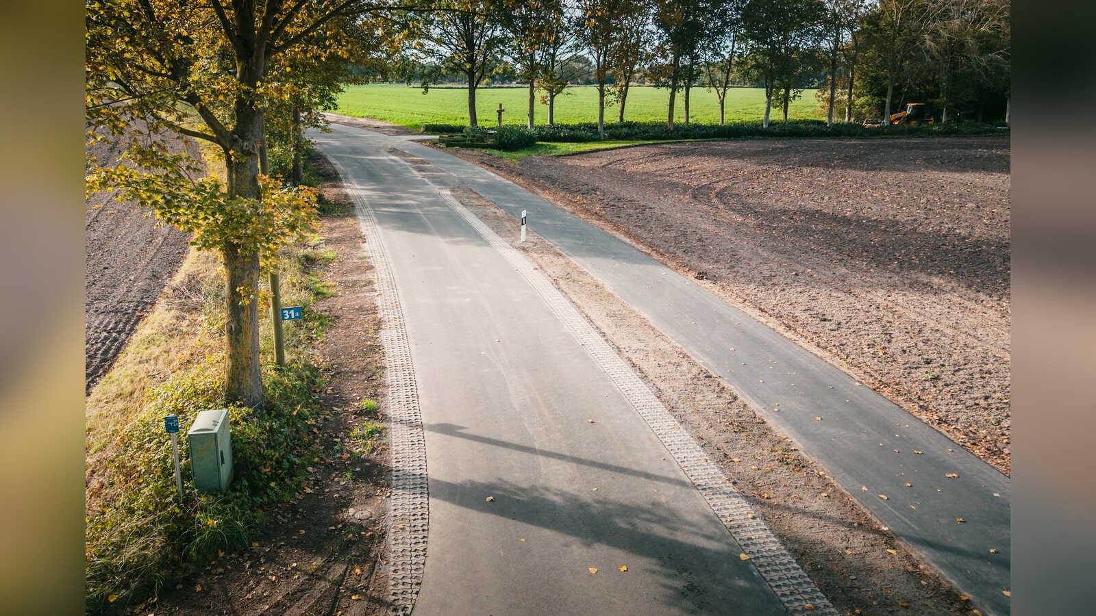 Die ausgebaute Zerhusener Straße in Brockdorf mit neuem Radweg