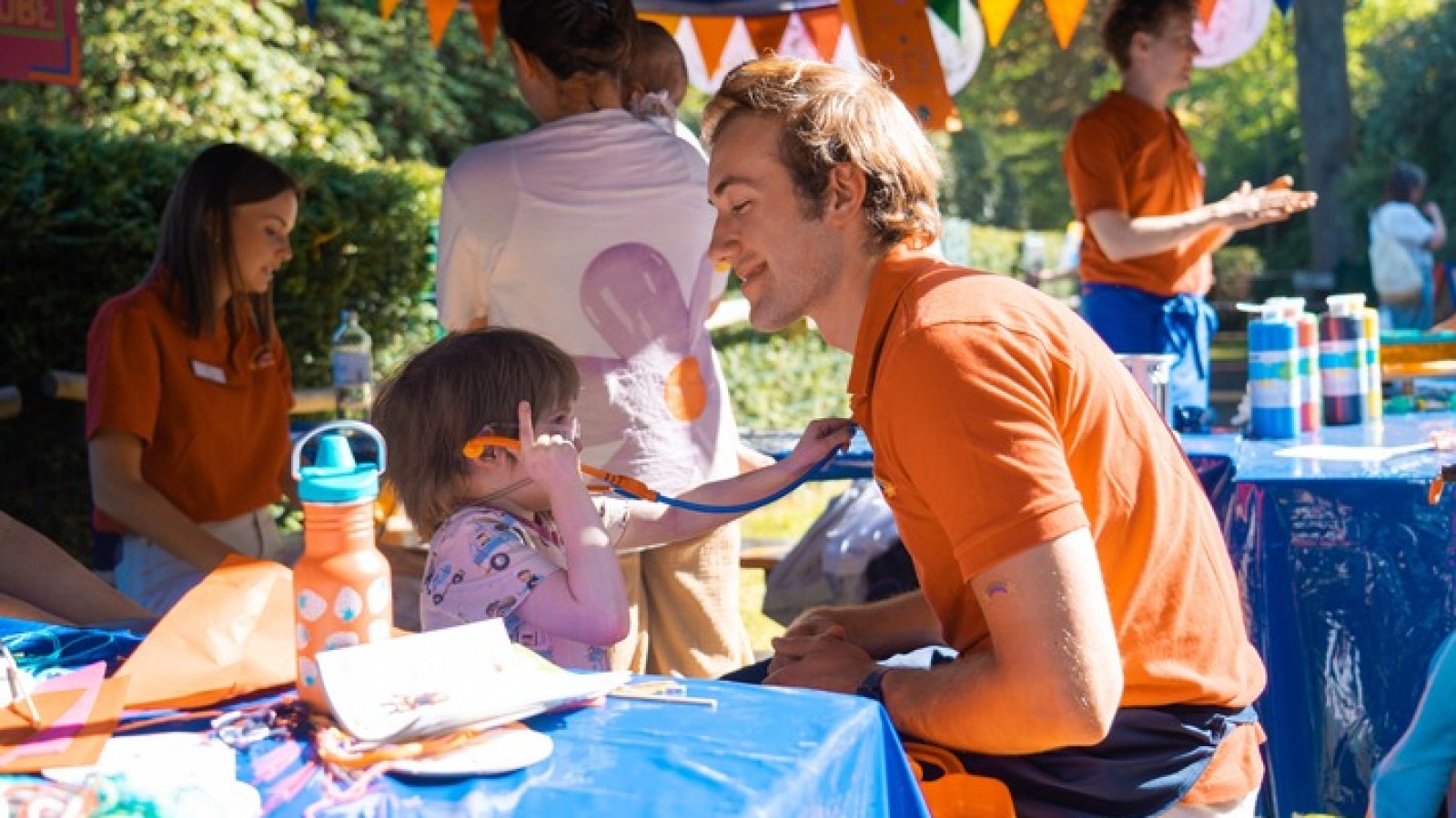 Ein bunter Tag für Klein und Groß / Weiterer Text über ots und www.presseportal.de/nr/160728 / Die Verwendung dieses Bildes für redaktionelle Zwecke ist unter Beachtung aller mitgeteilten Nutzungsbedingungen zulässig und dann auch honorarfrei. Veröffentlichung ausschließlich mit Bildrechte-Hinweis.