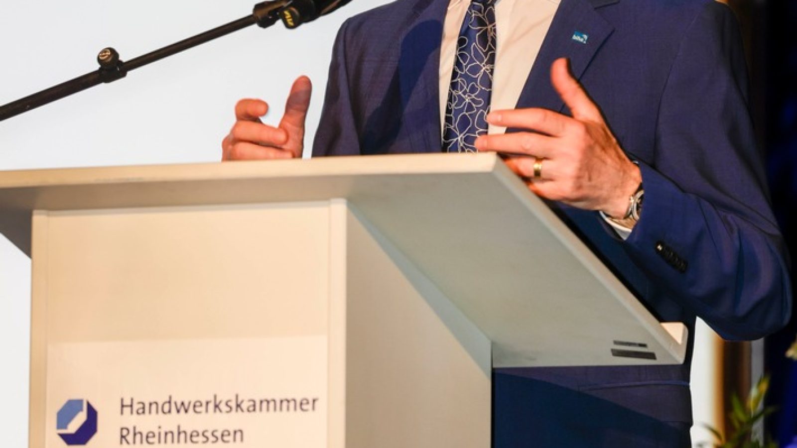 Eberhard Schmidt, Präsident der Bundesinnung der Hörakustiker (biha), überbrachte die Glückwünsche der gesamten Branche. / Weiterer Text über ots und www.presseportal.de/nr/70547 / Die Verwendung dieses Bildes für redaktionelle Zwecke ist unter Beachtung aller mitgeteilten Nutzungsbedingungen zulässig und dann auch honorarfrei. Veröffentlichung ausschließlich mit Bildrechte-Hinweis.