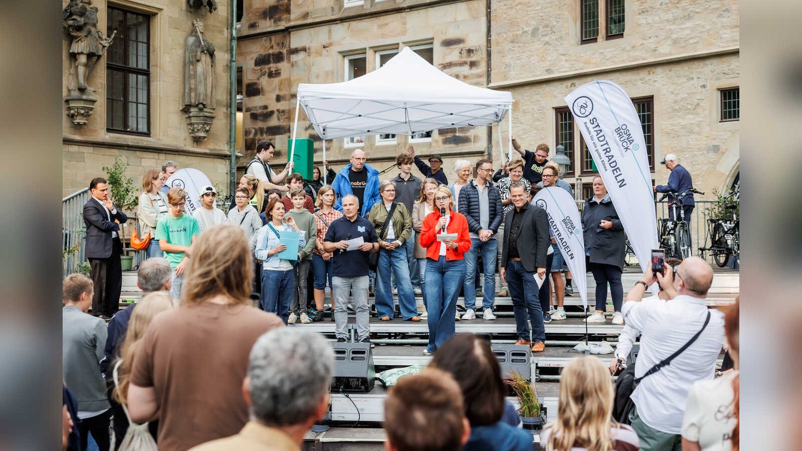 Preisverleihung STADTRADELN 2026 auf der Bühne bei der Kulturnacht Osnabrück