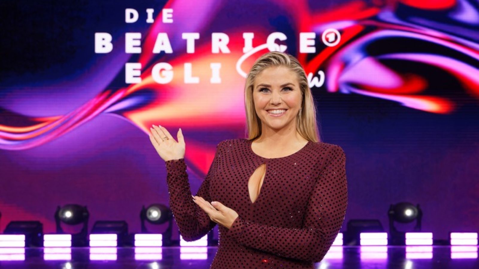 ARD/SWR DIE BEATRICE EGLI SHOW
Schlagerstar Beatrice Egli.
© SWR/Manfred H. Vogel, honorarfrei - Verwendung gemäß der AGB im engen inhaltlichen, redaktionellen Zusammenhang mit genannter SWR-Sendung bei Nennung "Bild: SWR/Manfred H. Vogel" (S2+). SWR Presse/Bildkommunikation, Baden-Baden, Tel: 07221/929-22202, foto@swr.de / Weiterer Text über ots und www.presseportal.de/nr/75892 / Die Verwendung dieses Bildes für redaktionelle Zwecke ist unter Beachtung aller mitgeteilten Nutzungsbedingungen zulässig und dann auch honorarfrei. Veröffentlichung ausschließlich mit Bildrechte-Hinweis.