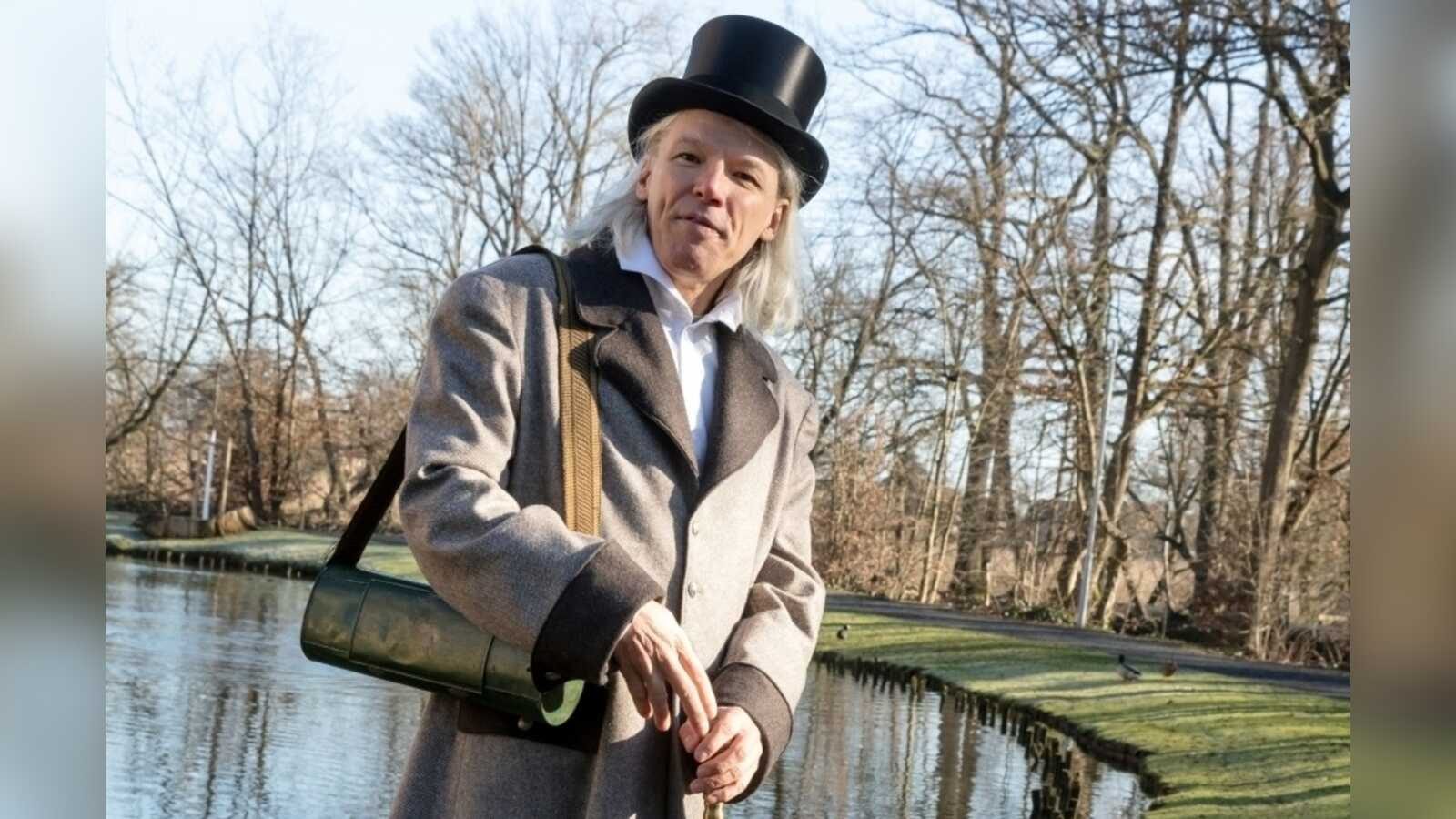 Schauspieler Thomas Gwiasda verkörpert den Botaniker und Arzt Franz Wernekinck bei einer Führung auf Burg Vischering