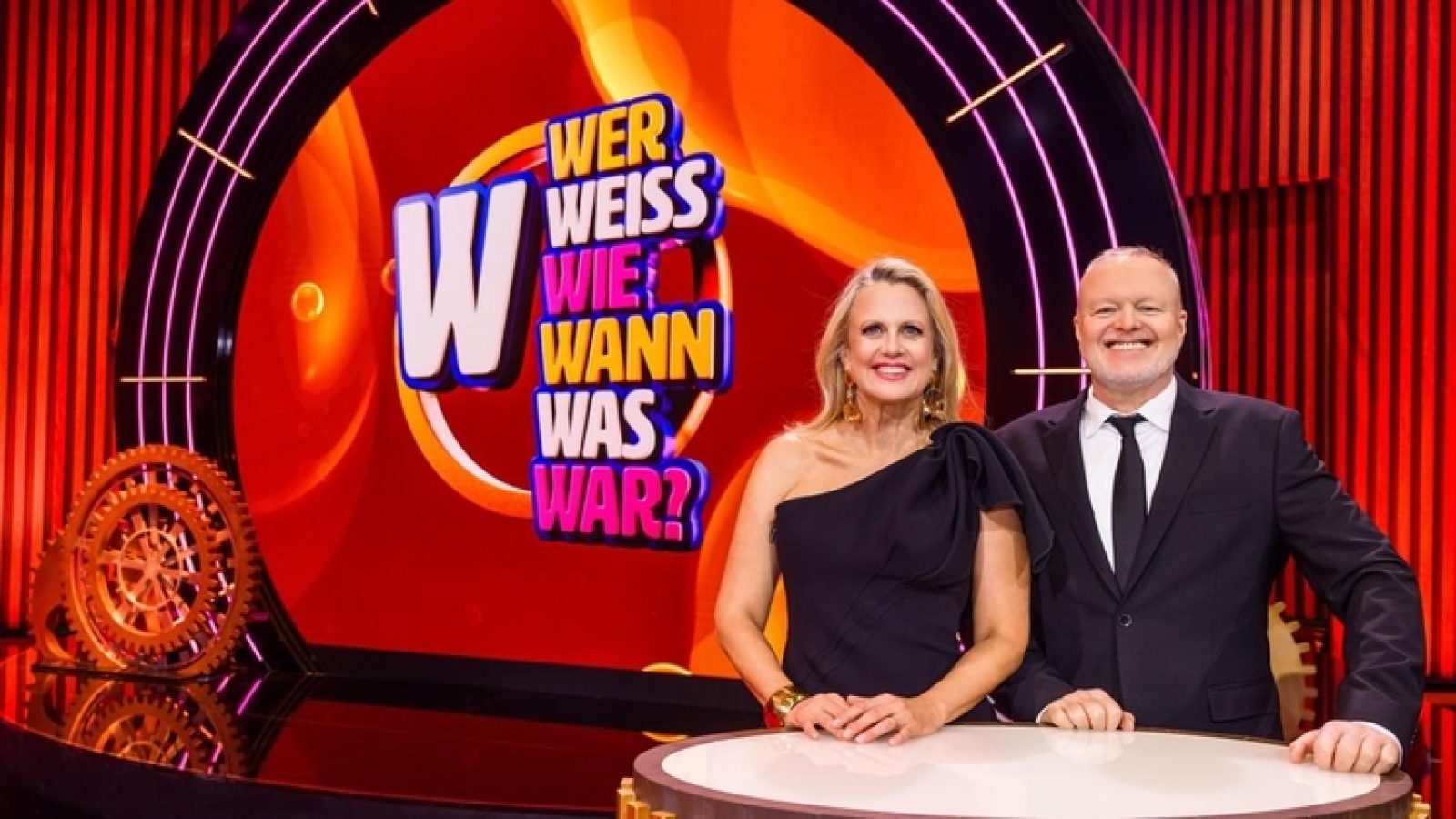 Barbara Schöneberger und Stefan Raab

+++ Die Verwendung des sendungsbezogenen Materials ist nur mit dem Hinweis und Verlinkung auf RTL+ gestattet. +++