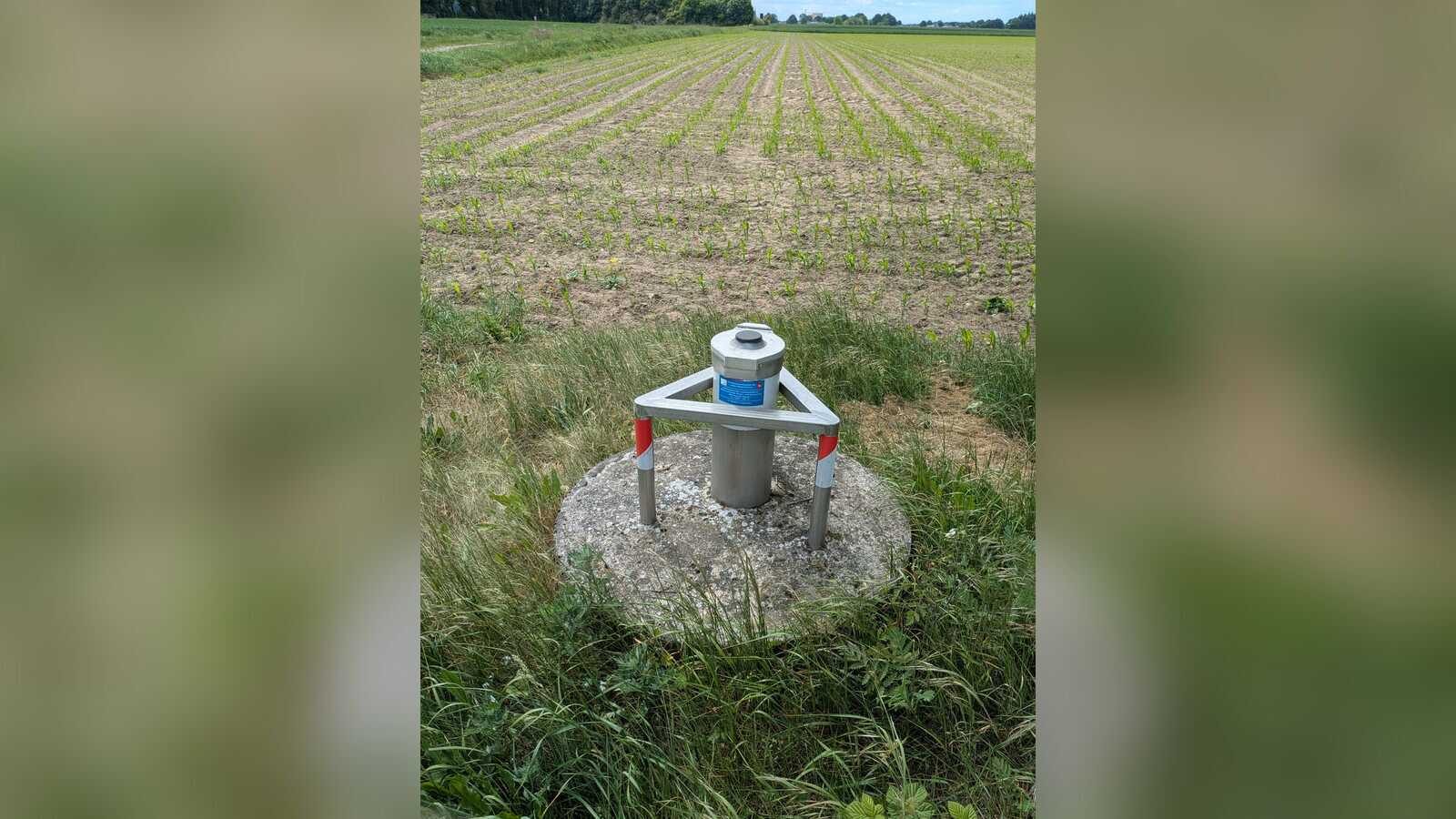 Grundwassermessstelle des NLWKN im Gelände