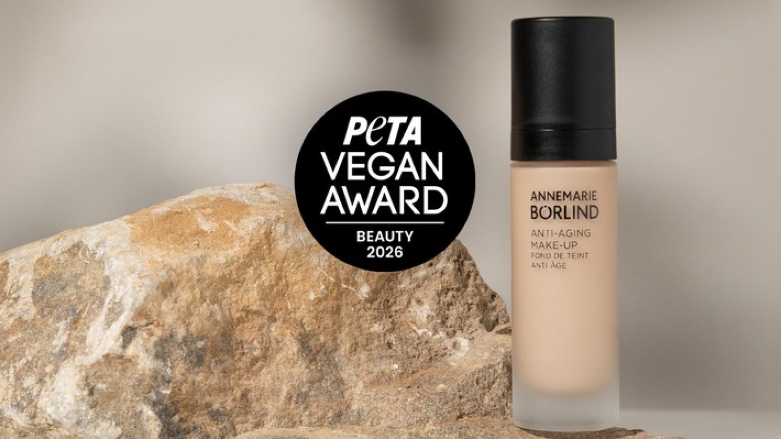 Das Anti-Aging Make-up von ANNEMARIE BÖRLIND gewinnt den PETA VEGAN AWARD 2026. / Weiterer Text über ots und www.presseportal.de/nr/109254 / Die Verwendung dieses Bildes für redaktionelle Zwecke ist unter Beachtung aller mitgeteilten Nutzungsbedingungen zulässig und dann auch honorarfrei. Veröffentlichung ausschließlich mit Bildrechte-Hinweis.