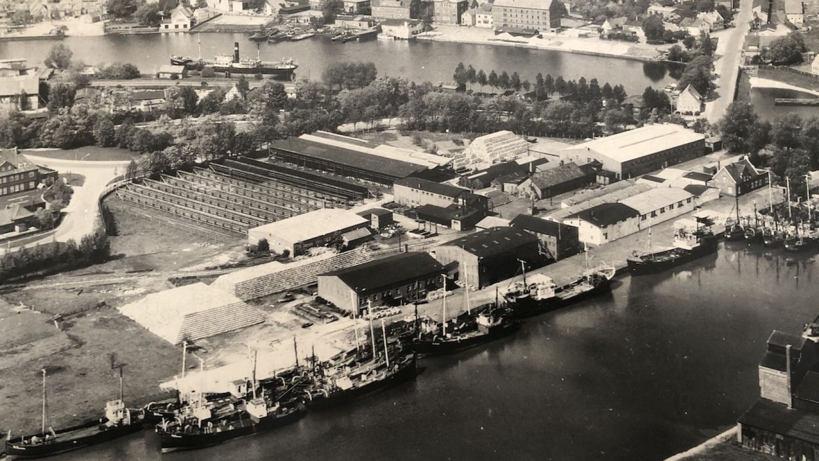 Abb. 1 Luftaufnahme Gelände der Leerer Heringsfischerei_web