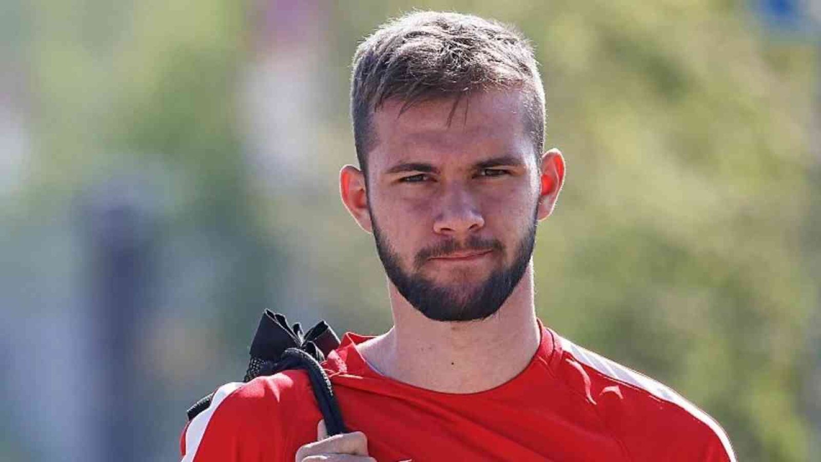 Abwehrspieler Simon Asta