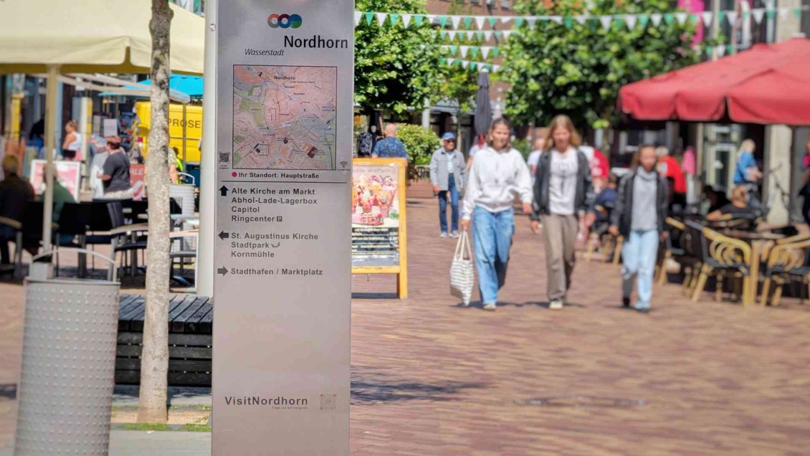 Aktualisierte Wegweiser in Nordhorns Innenstadt