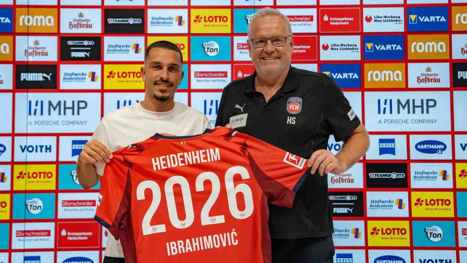 Arijon Ibrahimović und FCH Vorstandsvorsitzender Holger Sanwald