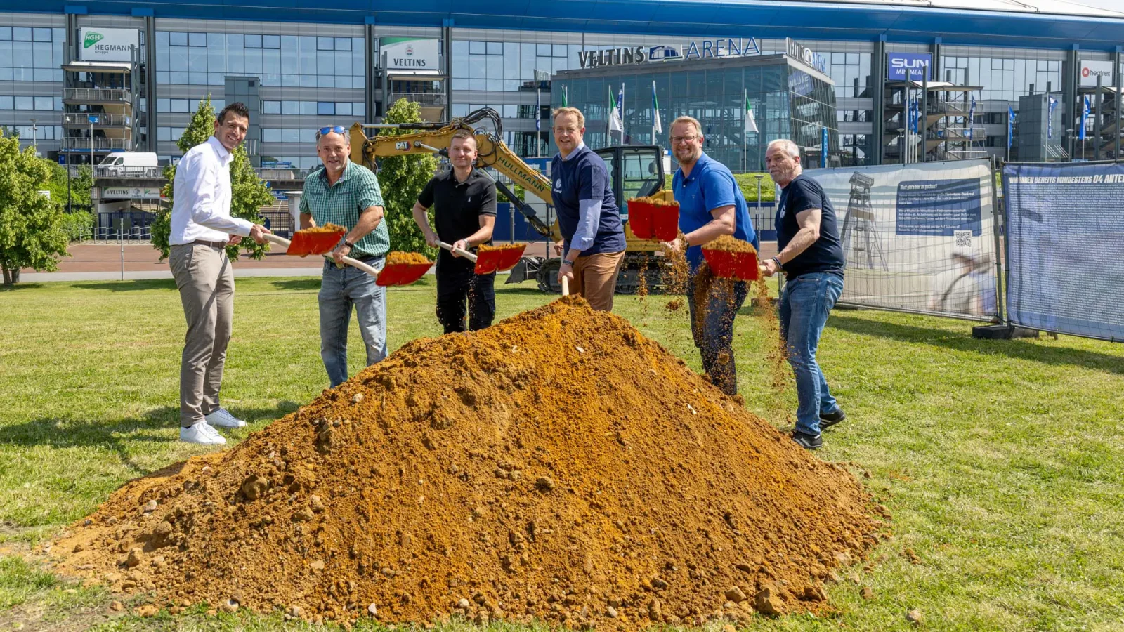 Auf Schalke eG - Spatenstich für das Förderturm-Denkmal