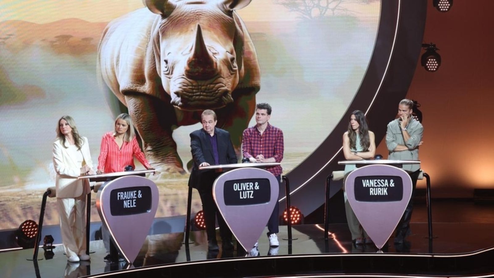 V.l.: Frauke Ludowig, Nele Ludowig, Oliver Kalkofe, Lutz van der Horst, Vanessa Mai und Rúrik Gíslason

+++ Die Verwendung des sendungsbezogenen Materials ist nur mit dem Hinweis und Verlinkung auf RTL+ gestattet. +++