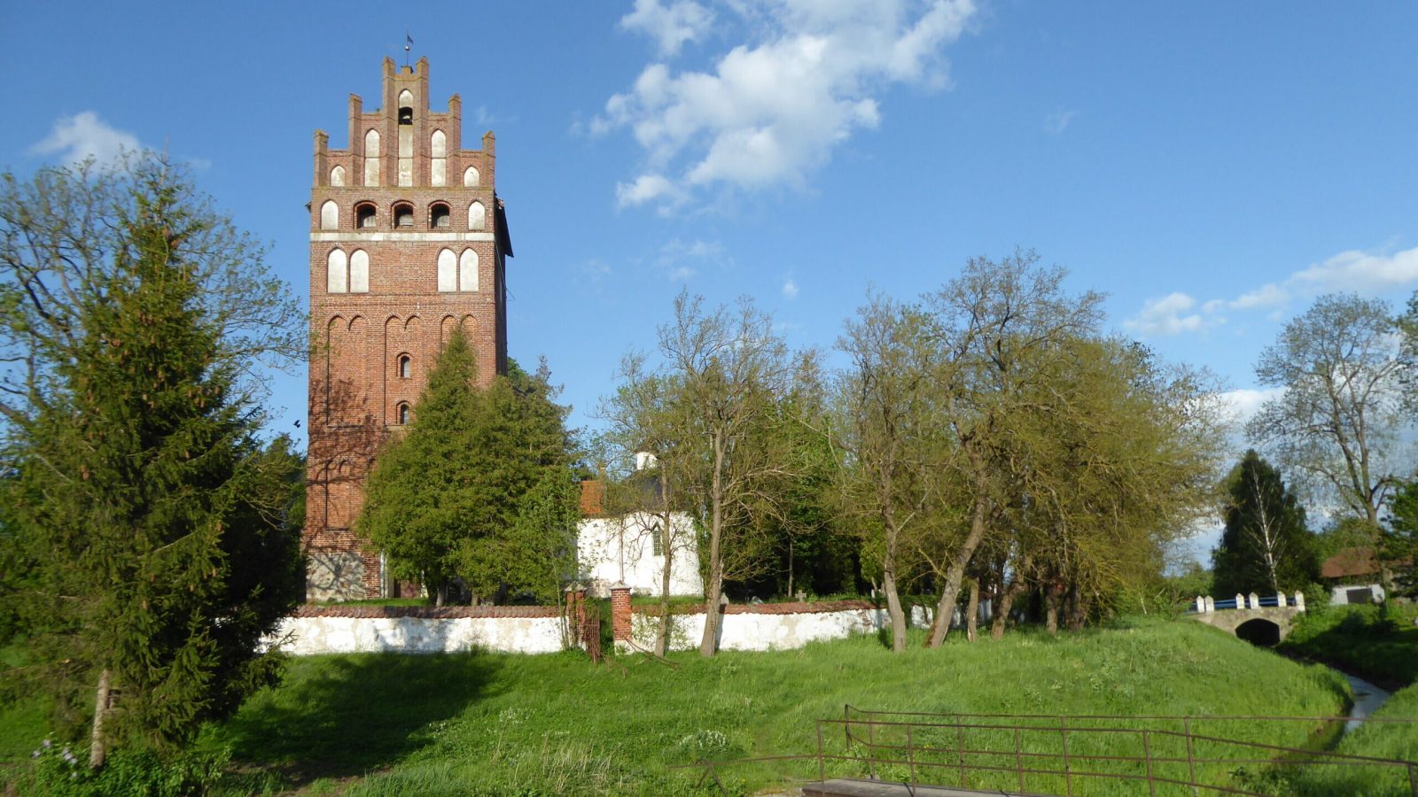 Bild 1_PM_VHS_Ermland, Kirche Wuslack