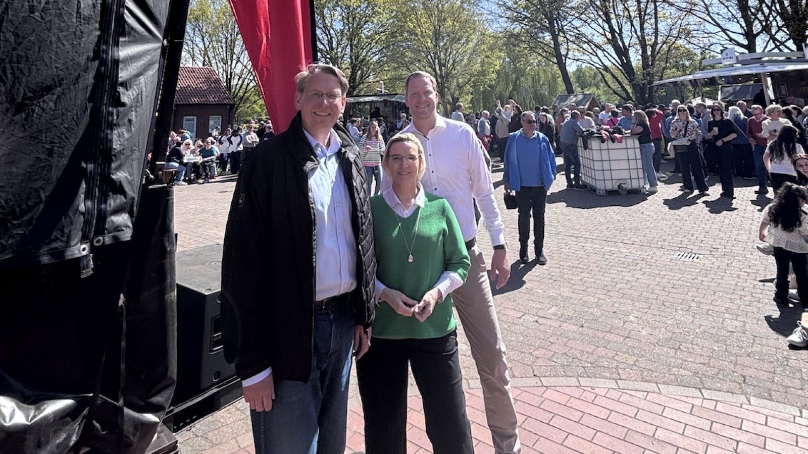 Bild_LR_Bürgermeisterin_Sparkasse Anradeln