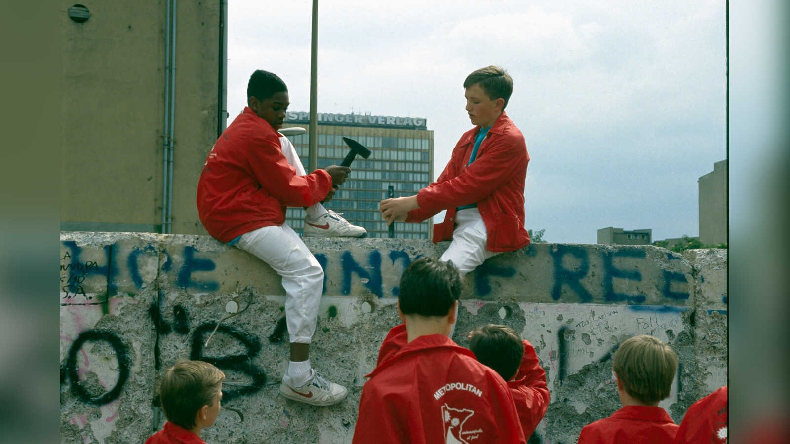 Historisches Foto aus der Zeit der Deutschen Einheit, Bundesstiftung zur Aufarbeitung der SED-Diktatur / Eastblockworld