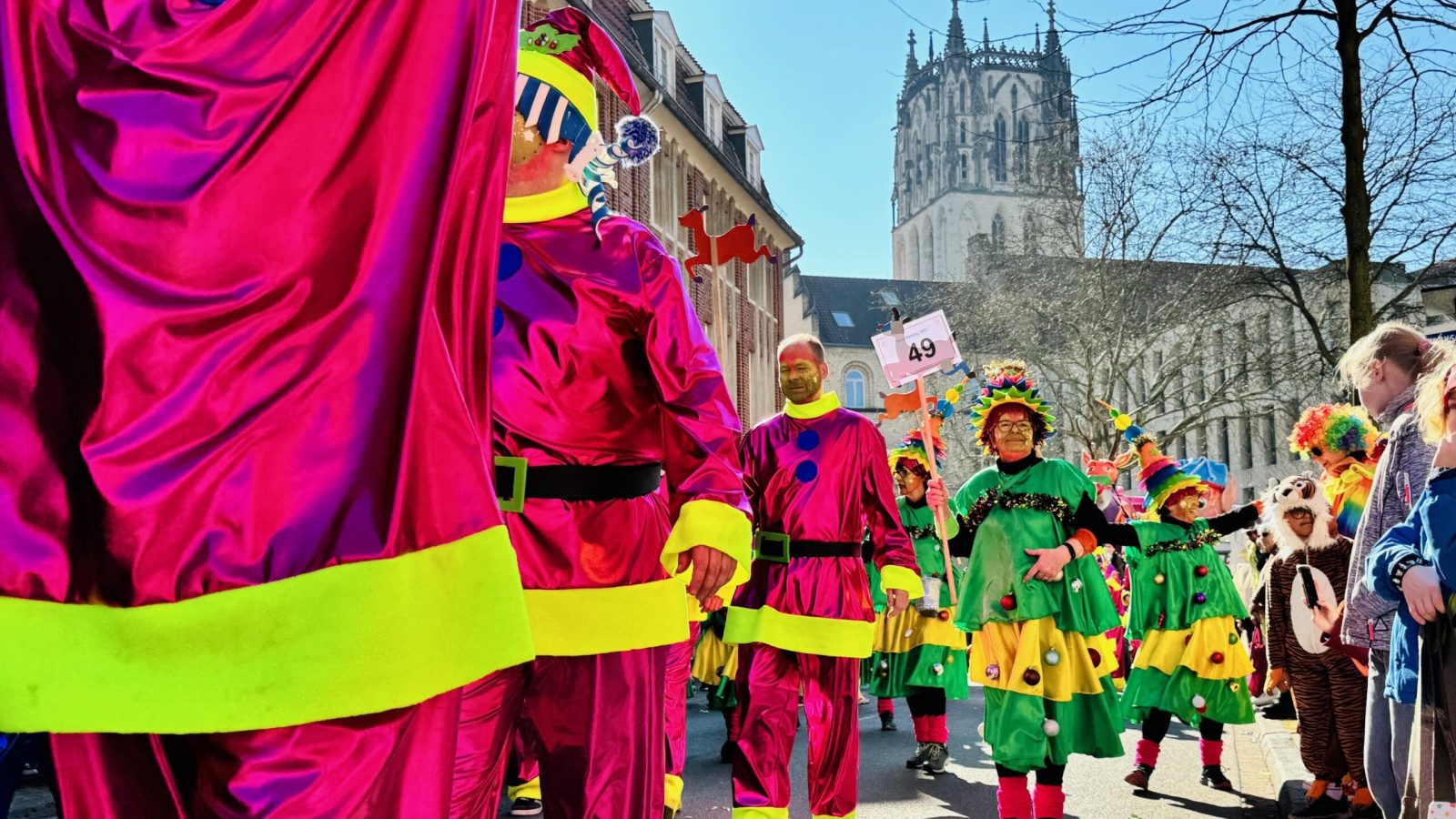 Bunt und fröhlich war der Rosenmontagszug 2025 in Münster