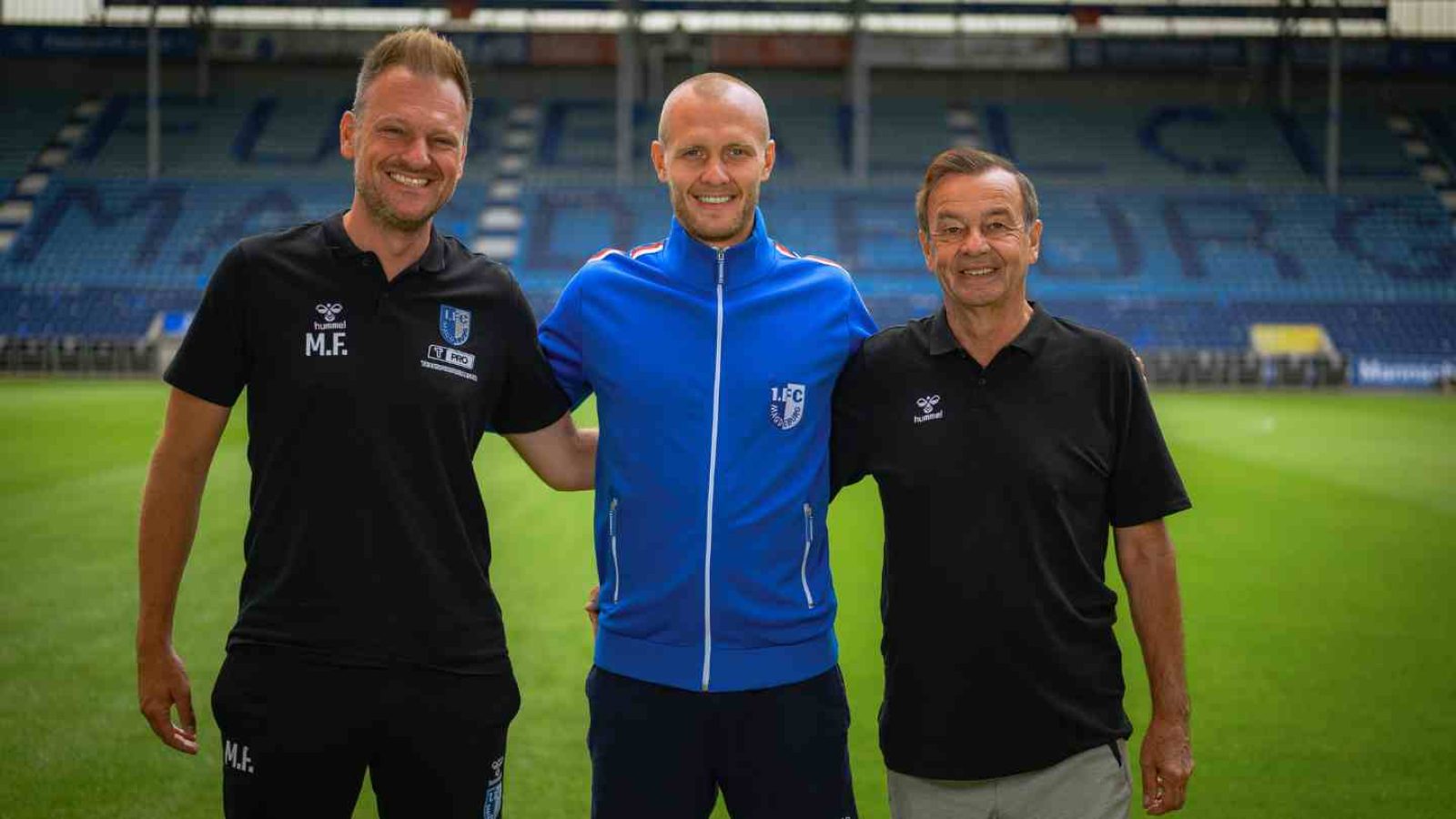 FCM-Kapitän Dominik Reimann (Mitte) mit FCM-Sportchef Otmar Schork (rechts) und FCM-Cheftrainer Markus Fiedler