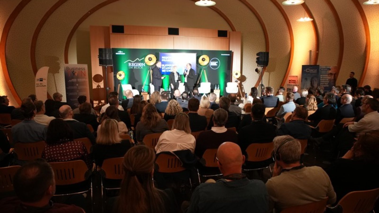 Das Interreg-Projekt Business Twin fördert die wirtschaftliche Zusammenarbeit in der deutsch-französisch-schweizerischen Grenzregion am Oberrhein. Durch Networking, Sensibilisierung und strukturierte Partnerschaften entstehen neue Innovationspotenziale für regionale Unternehmen. / Weiterer Text über ots und www.presseportal.de/nr/181564 / Die Verwendung dieses Bildes für redaktionelle Zwecke ist unter Beachtung aller mitgeteilten Nutzungsbedingungen zulässig und dann auch honorarfrei. Veröffentlichung ausschließlich mit Bildrechte-Hinweis.