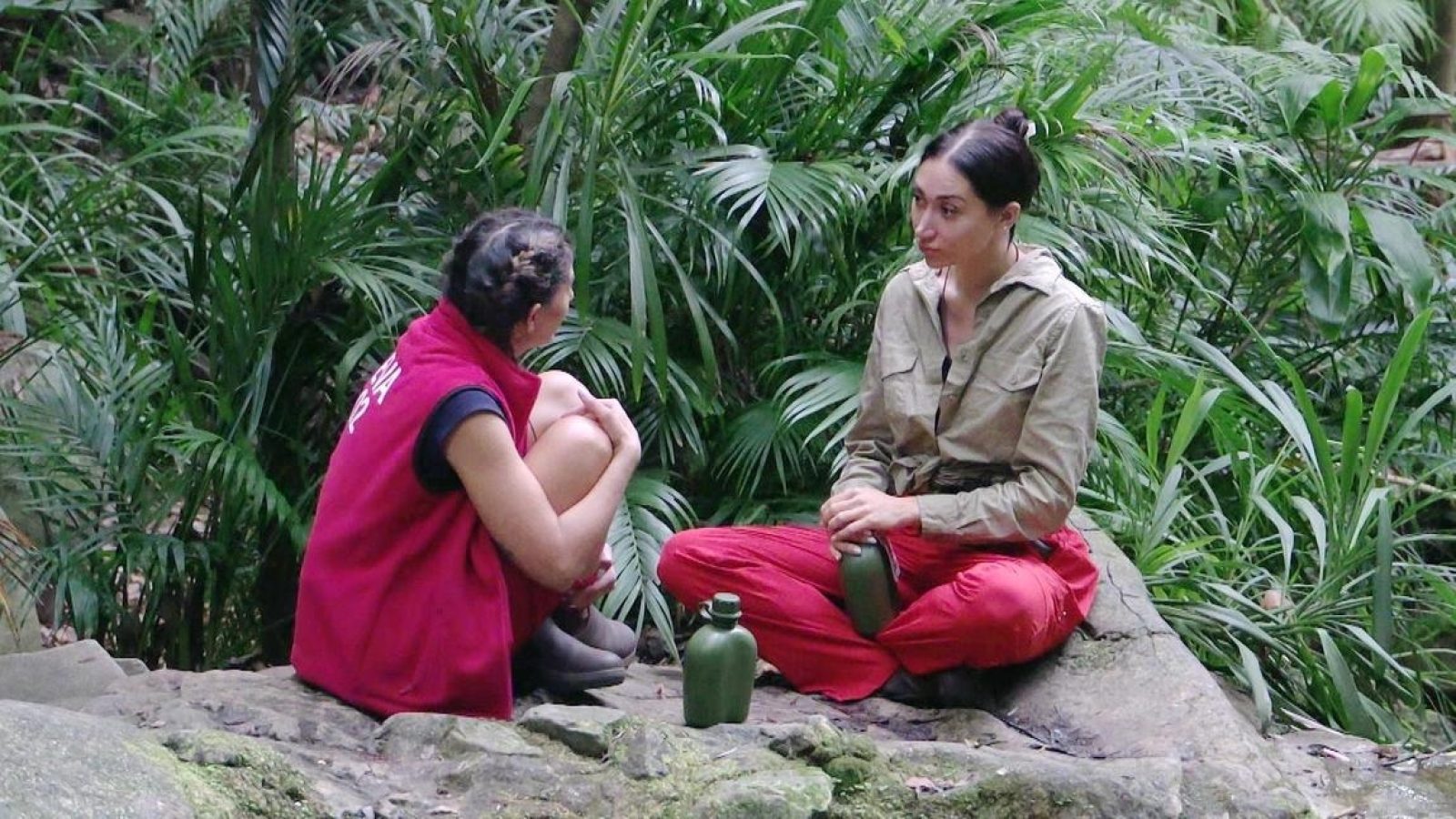 ACHTUNG: SPERRFRIST FÜR ALLE MEDIEN BIS ZUM SHOWENDE, SAMSTAG, 31. JANUAR 2026, 22:30 UHR

Völlig unerwartet fragt Eva Benetatou (l.) Samira Yavuz, ob sie noch mal reden wollen. Samira ist skeptisch und fragt sich, was Eva damit bezweckt, geht aber mit ihr an den Weiher.

+++ Die Verwendung des sendungsbezogenen Materials ist nur mit dem Hinweis und Verlinkung auf RTL+ gestattet. +++