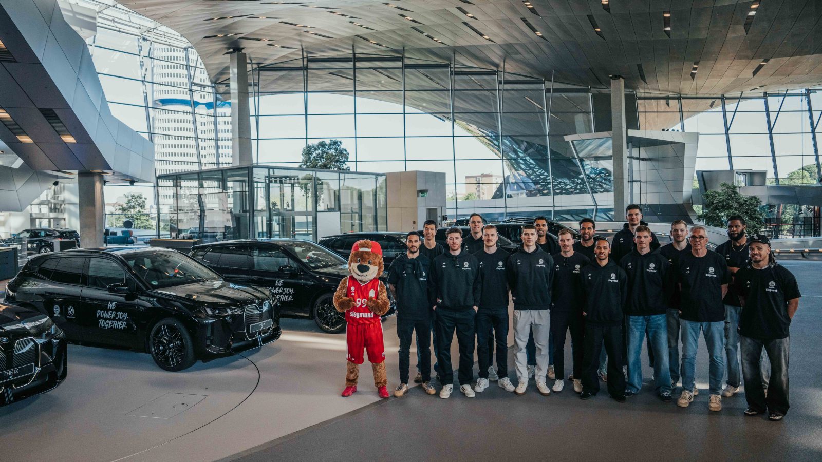 FC Bayern Basketball fährt iX