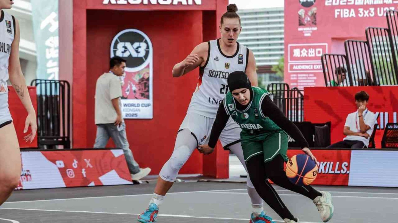 Basketballspiel zwischen Deutschland und Nigeria bei der FIBA 3x3-Weltmeisterschaft, Spielerinnen im Wettkampf.
