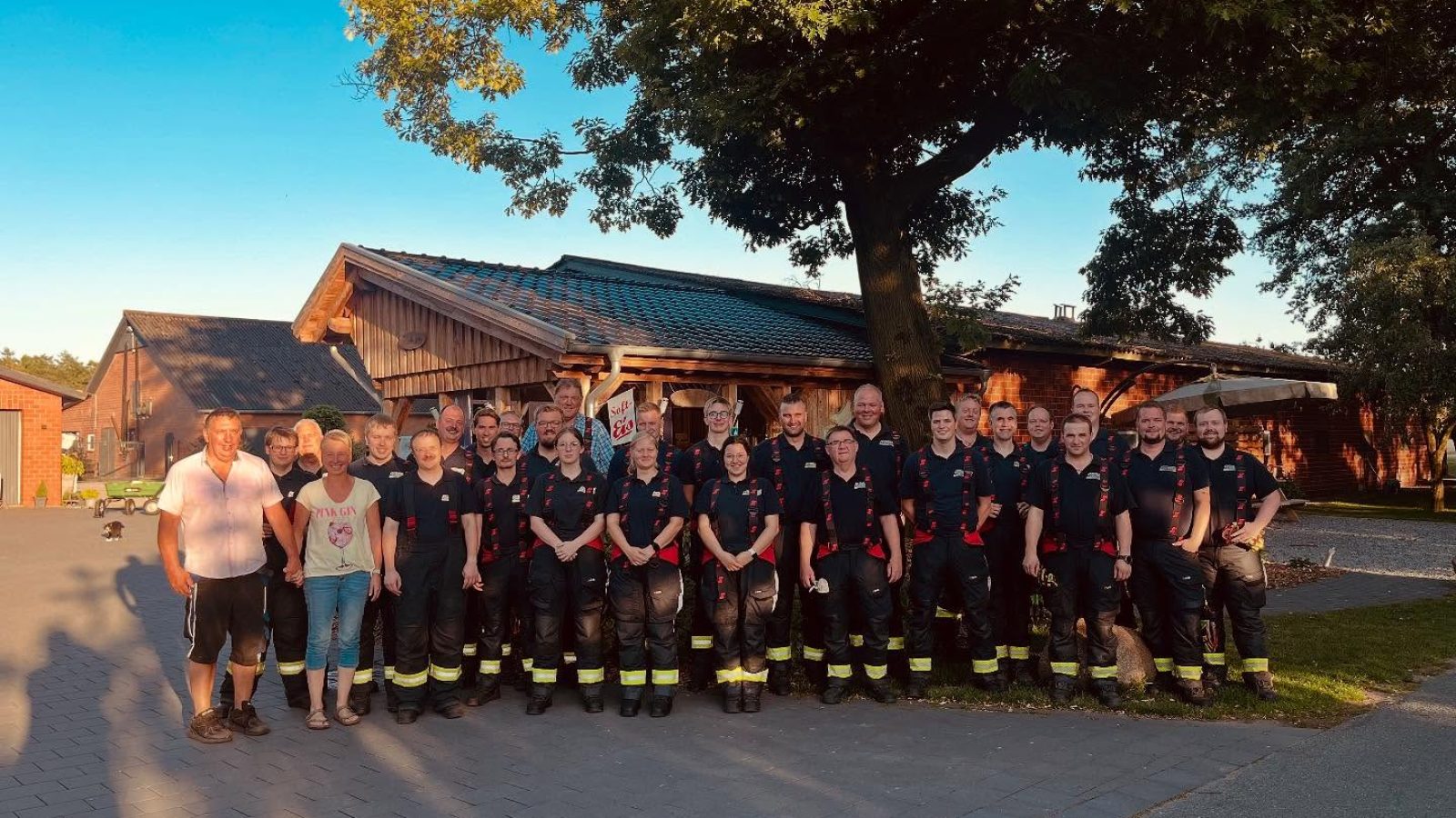 Feuerwehr bedankt sich für spontane Eis-Spende bei Familie Stollwerk
