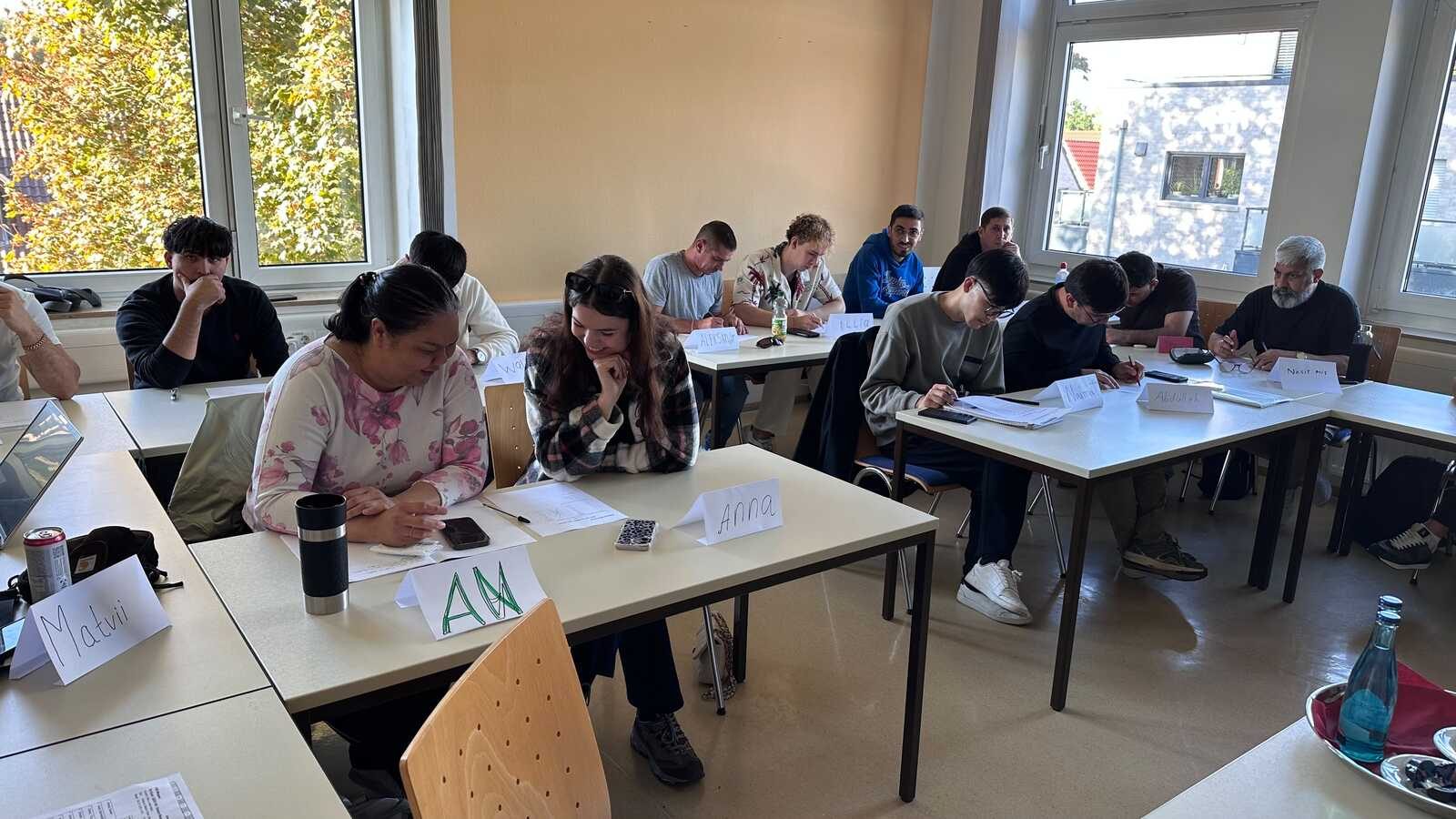 Teilnehmende des Jiddisch-Workshops der VHS Meppen mit Referentin Dr. Jasmina Huber