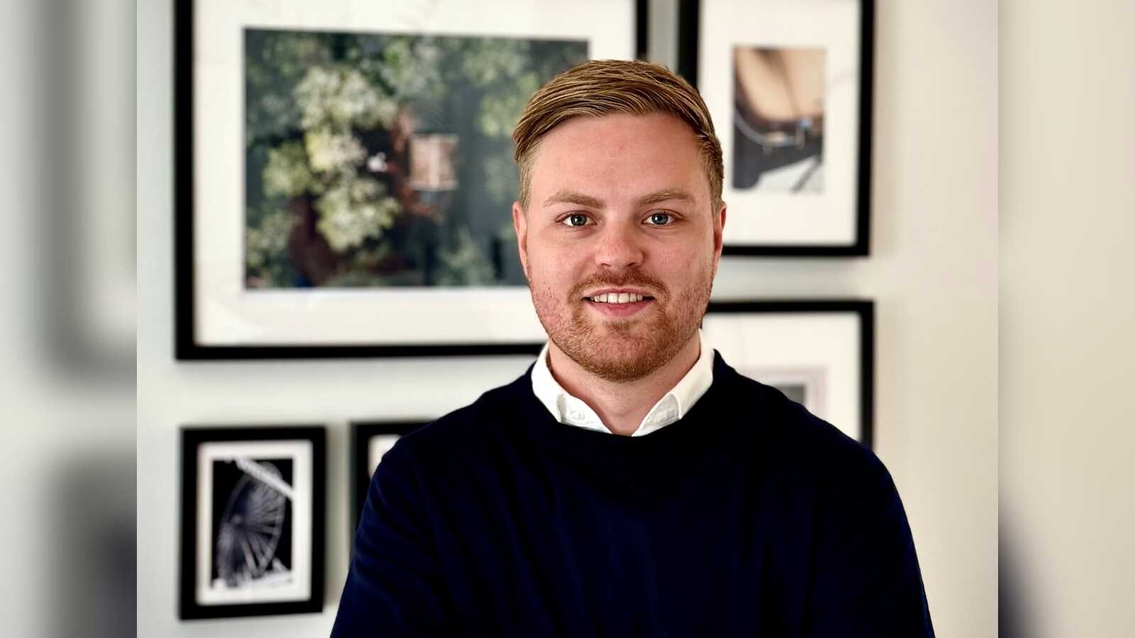 Christoph Wölki, Berater der NBank, im Gespräch beim Unternehmenssprechtag