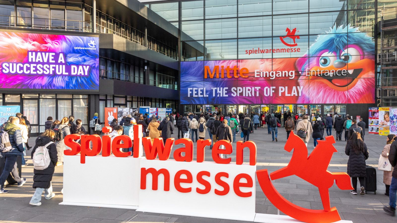 Die Spielwarenmesse verwandelt vom 27. bis 31. Januar 2026 das Nürnberger Messegelände für die weltweite Fachbranche in ein einzigartiges Erlebnisareal mit jeder Menge Aktionen, die zum Feiern, Entdecken und Vernetzen einladen. / Weiterer Text über ots und www.presseportal.de/nr/40482 / Die Verwendung dieses Bildes für redaktionelle Zwecke ist unter Beachtung aller mitgeteilten Nutzungsbedingungen zulässig und dann auch honorarfrei. Veröffentlichung ausschließlich mit Bildrechte-Hinweis.
