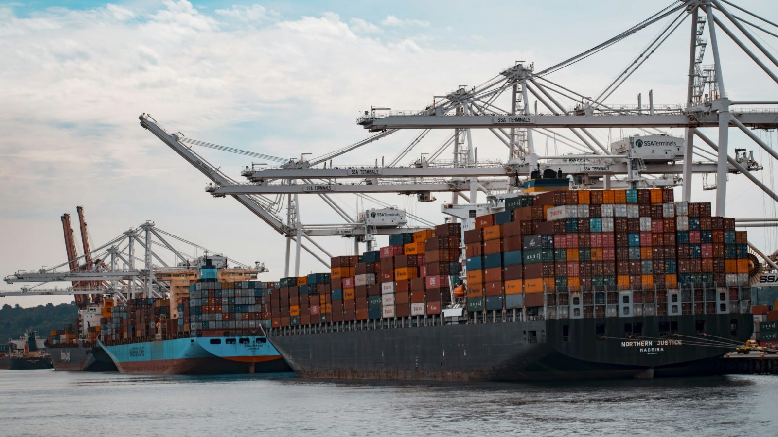 Frachtcontainer im Hafen, Symbolbild für den EU-US-Zolldeal