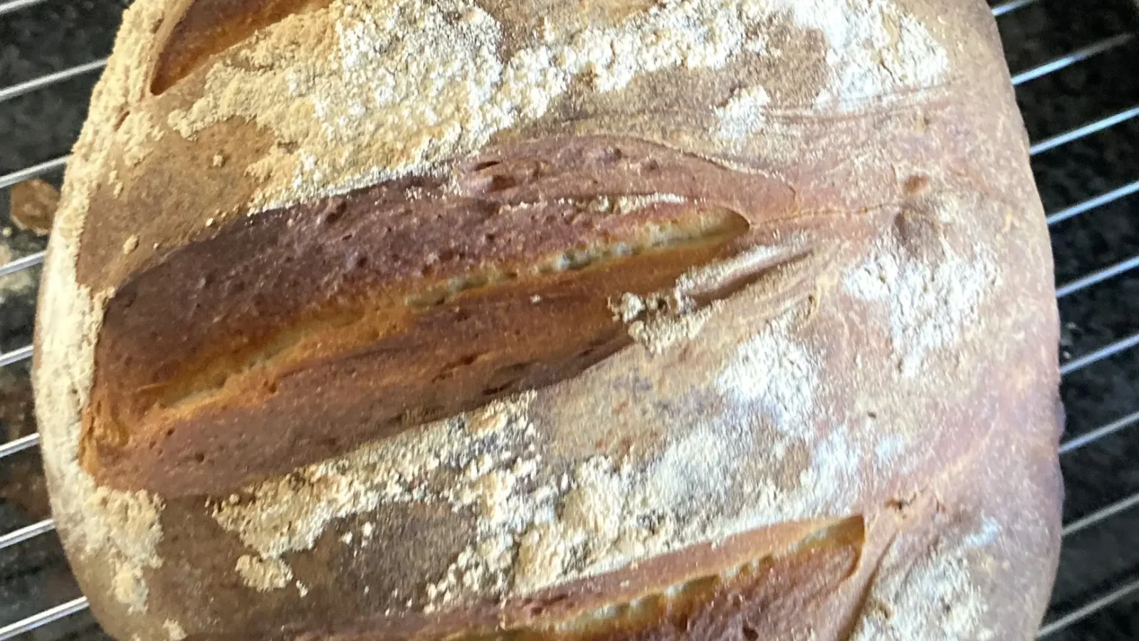 Frisches Brot und Butterkuchen aus dem Backhaus