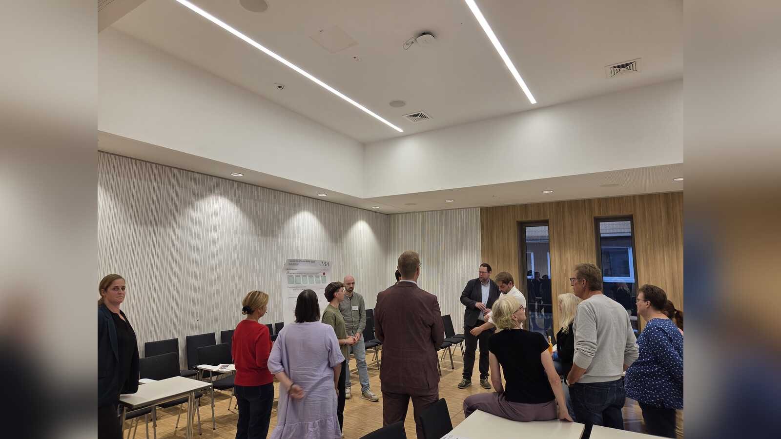 Rund 20 Interessierte aus Bürgerschaft, Politik und Verwaltung beim Auftakt-Workshop für den Fußverkehrs-Check in Dülmen