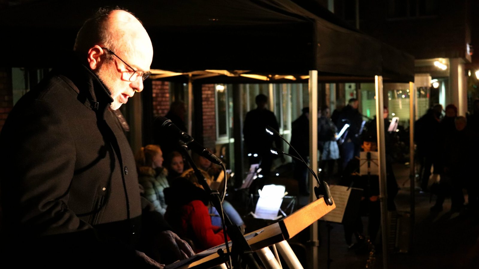 Mehr als 300 Menschen nahmen im vergangenen Jahr an der Gedenkveranstaltung zum Jahrestag der Novemberpogrome teil. Foto: Marco Köttker / Stadt Papenburg