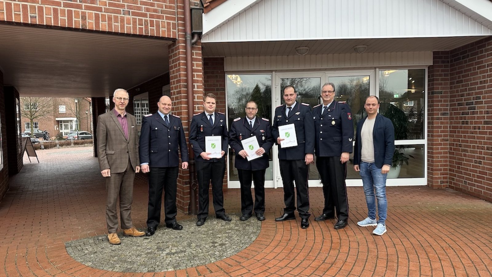 Gemeindejugendfeuerwehrwart Carsten Timmer und Vertreter Mathis Thiemann