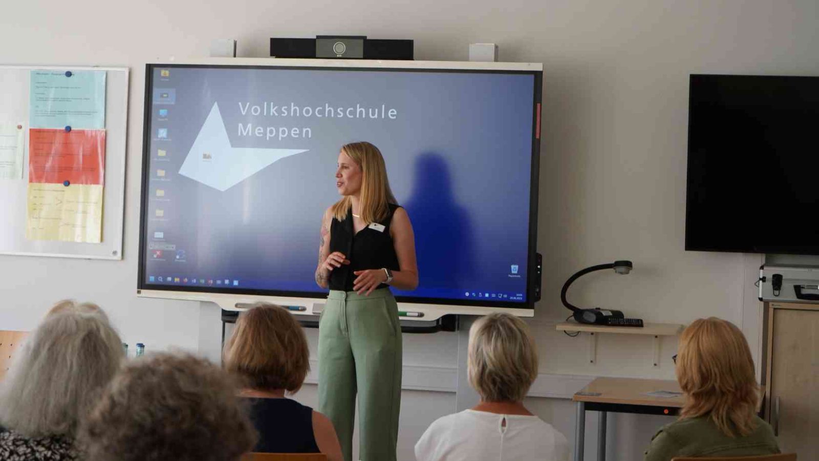 Fachbereichsleiterin des Gesundheitsbereichs der VHS Meppen, Nina Korte, stellt die neue Vortragsreihe vor.