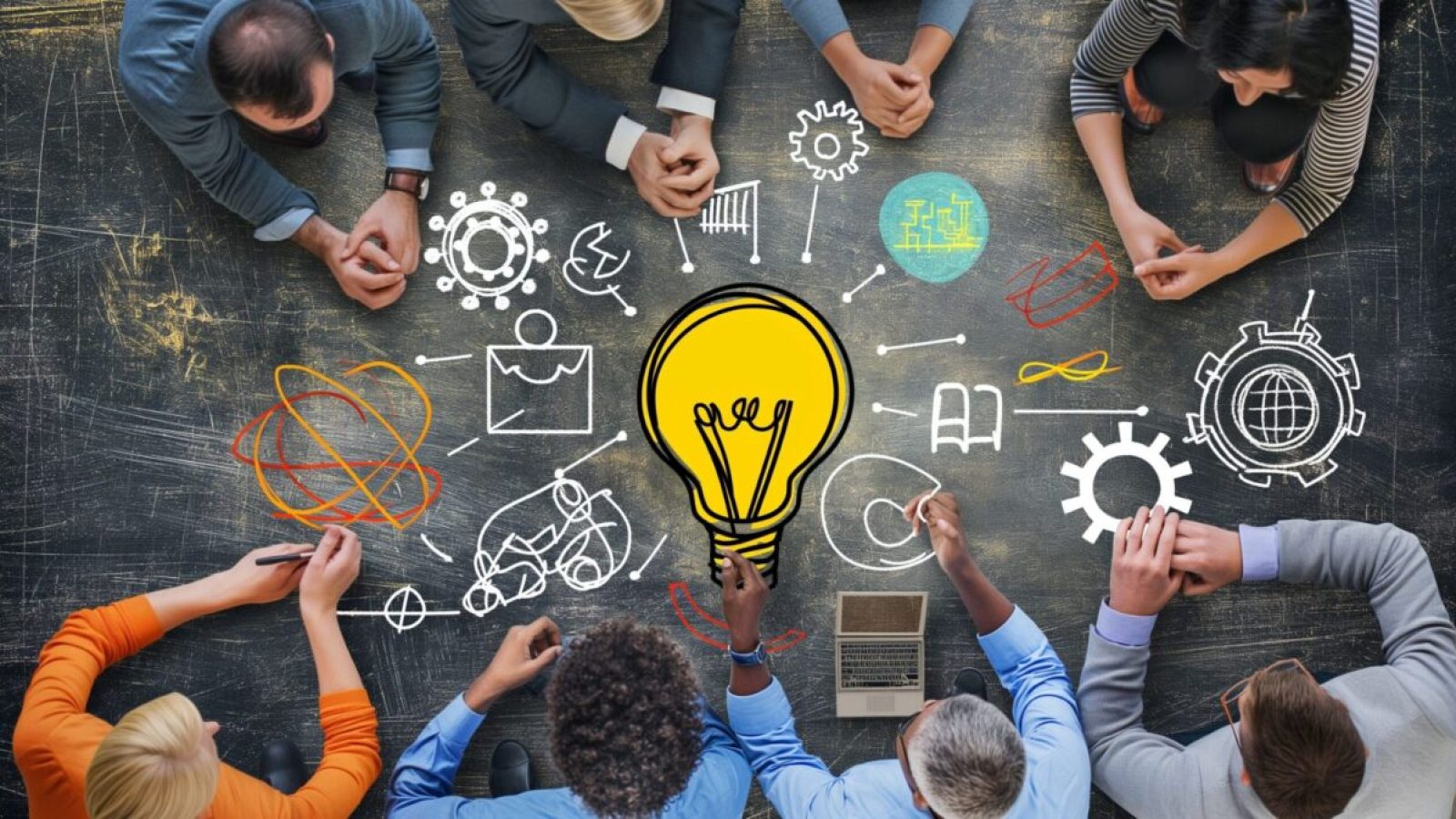 Gluehbirne-brainstorming_mirifadapt_AdobeStock_kompr-scaled-1200x0