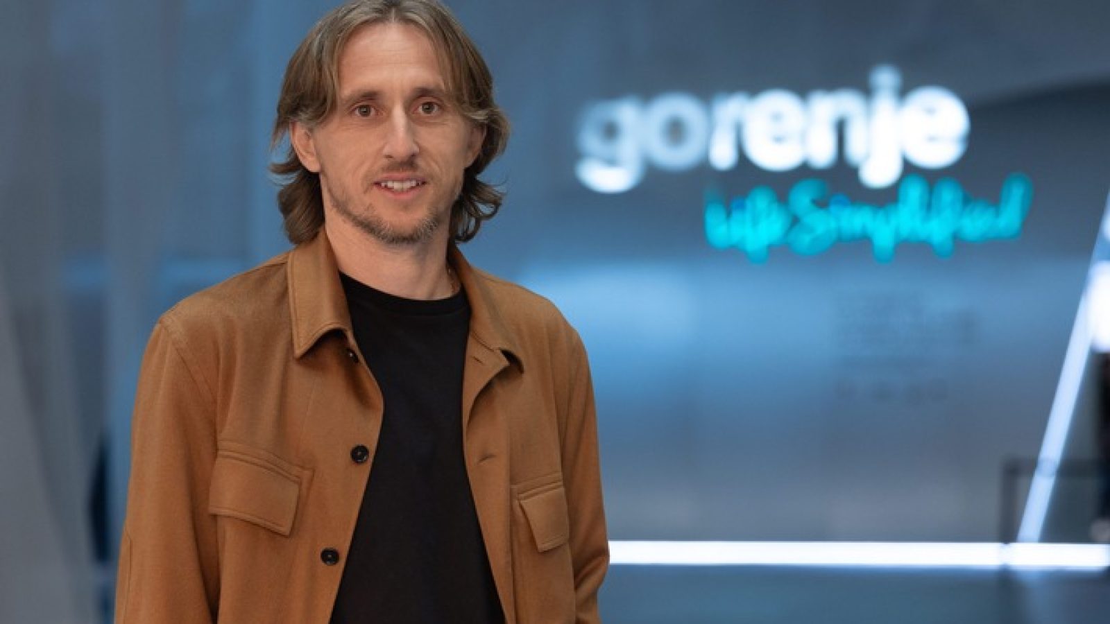 Gorenje und Markenbotschafter Luka Modric bilden auch beim Messeauftritt auf der EuroCucina ein gutes Team. / Weiterer Text über ots und www.presseportal.de/nr/168734 / Die Verwendung dieses Bildes für redaktionelle Zwecke ist unter Beachtung aller mitgeteilten Nutzungsbedingungen zulässig und dann auch honorarfrei. Veröffentlichung ausschließlich mit Bildrechte-Hinweis.