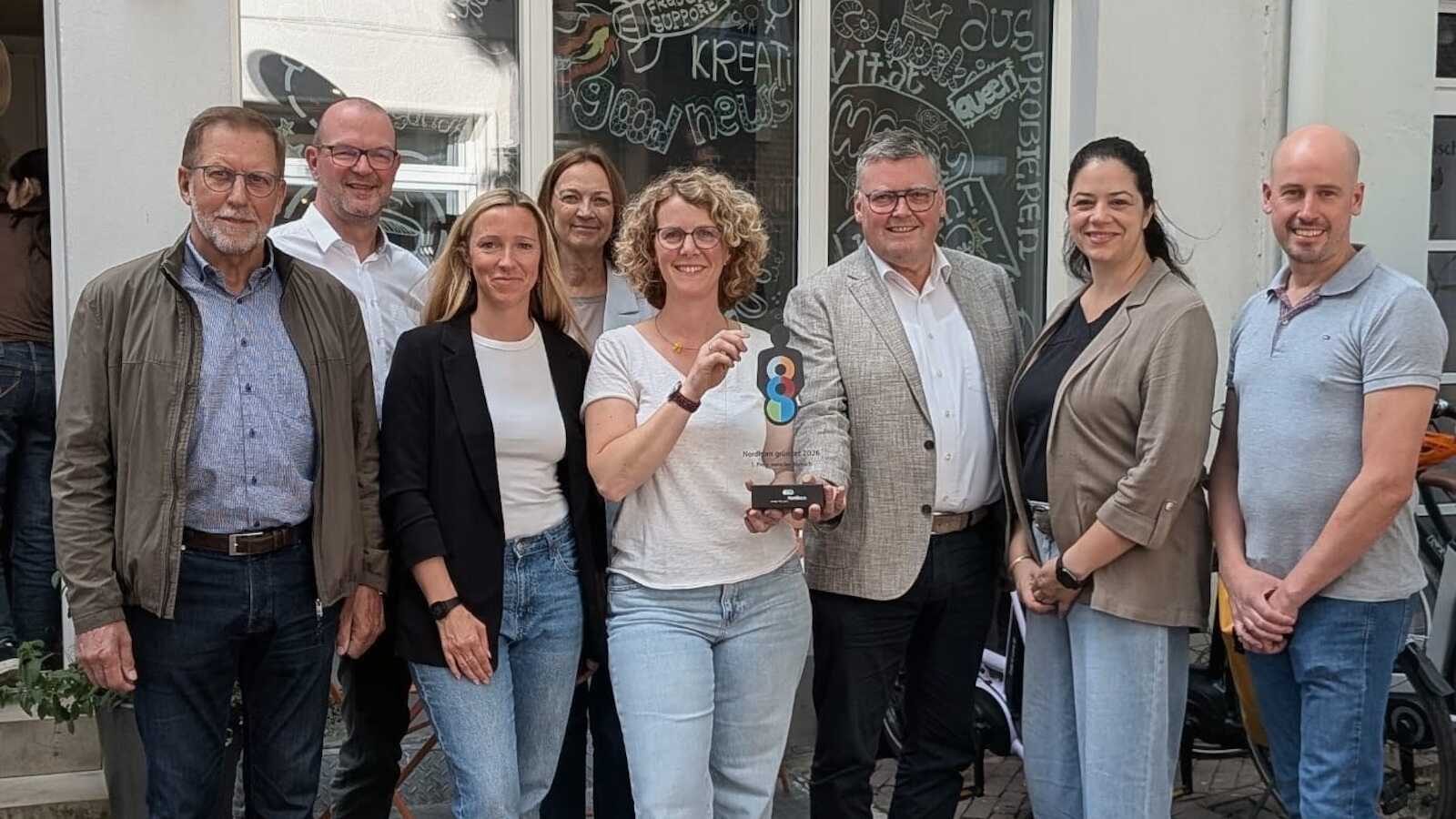 Eva List mit der Jury des Gruendungswettbewerbs Nordhorn gruendet und Buergermeister Thomas Berling