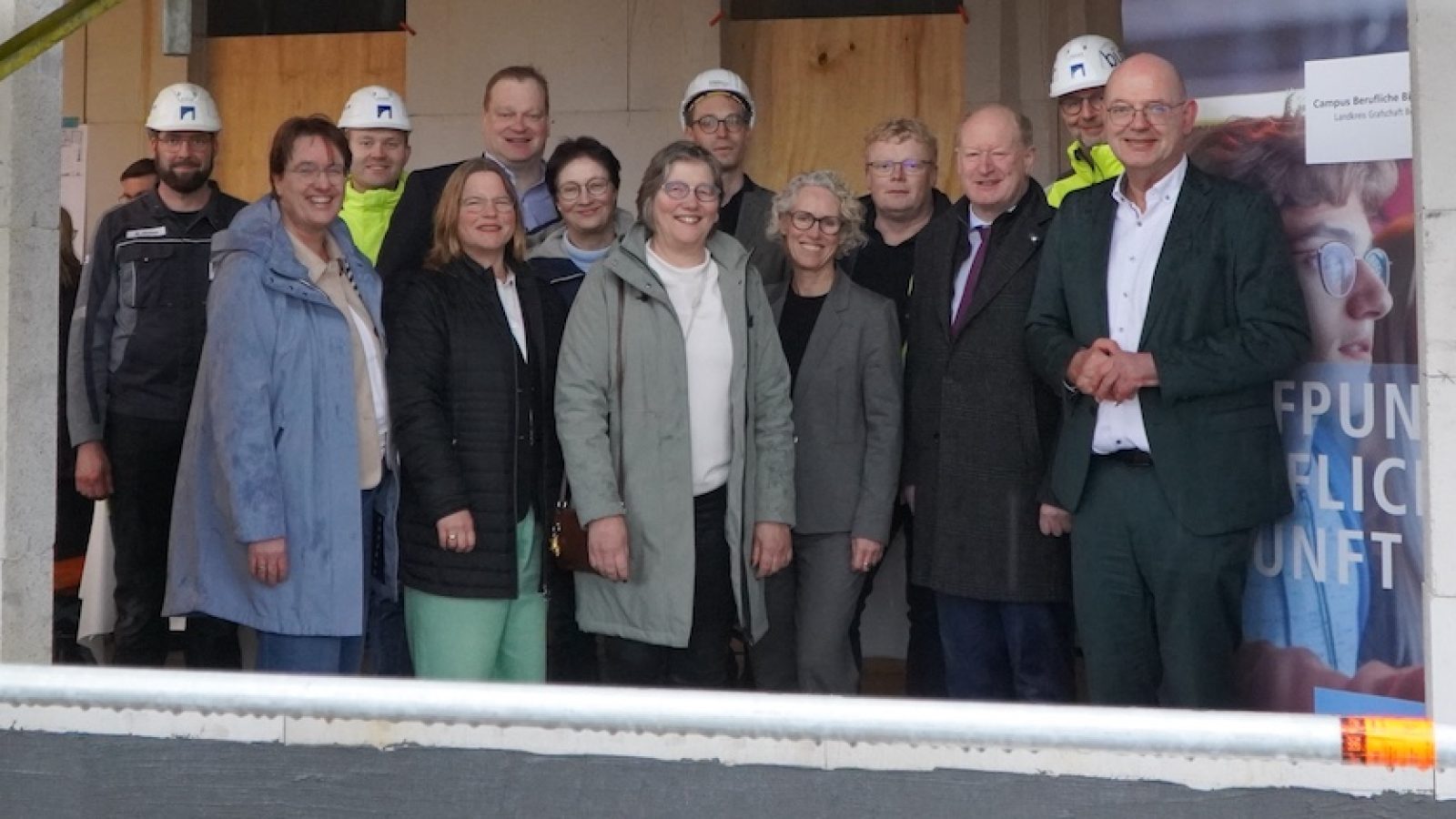 Gruppenbild_Richtfest_LernForum_CBB