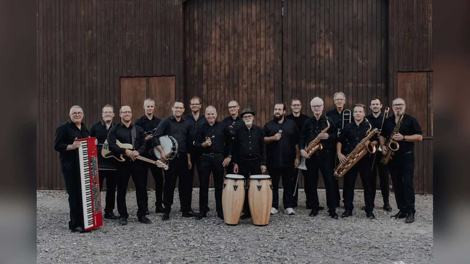 Die Hornebach Big Band in großer Besetzung bei einem Auftritt