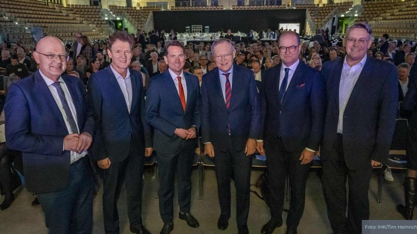 (von links): Uwe Fietzek (Landrat des Landkreises Grafschaft Bentheim), Dieter Krone (Oberbürgermeister der Stadt Lingen), Marco Graf (IHK-Hauptgeschäftsführer), Stephan Weil (Ministerpräsident des Landes Niedersachsen), Uwe Goebel (IHK-Präsident) und Marc-André Burgdorf (Landrat des Landkreises Emsland).