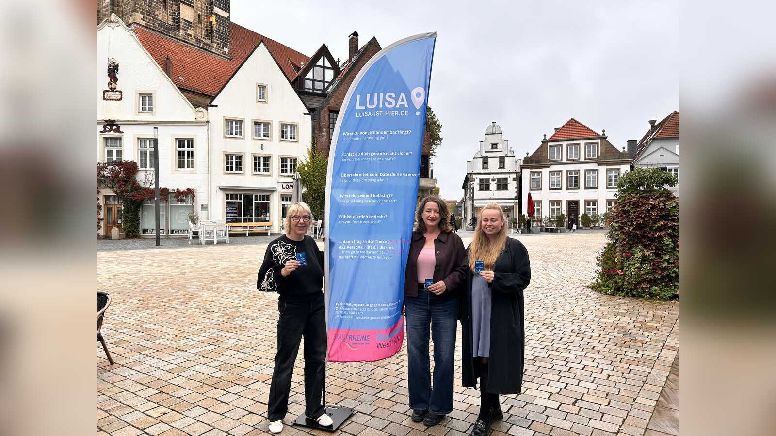 Das Team der Aktion Luisa ist hier auf der Rheiner Herbstkirmes
