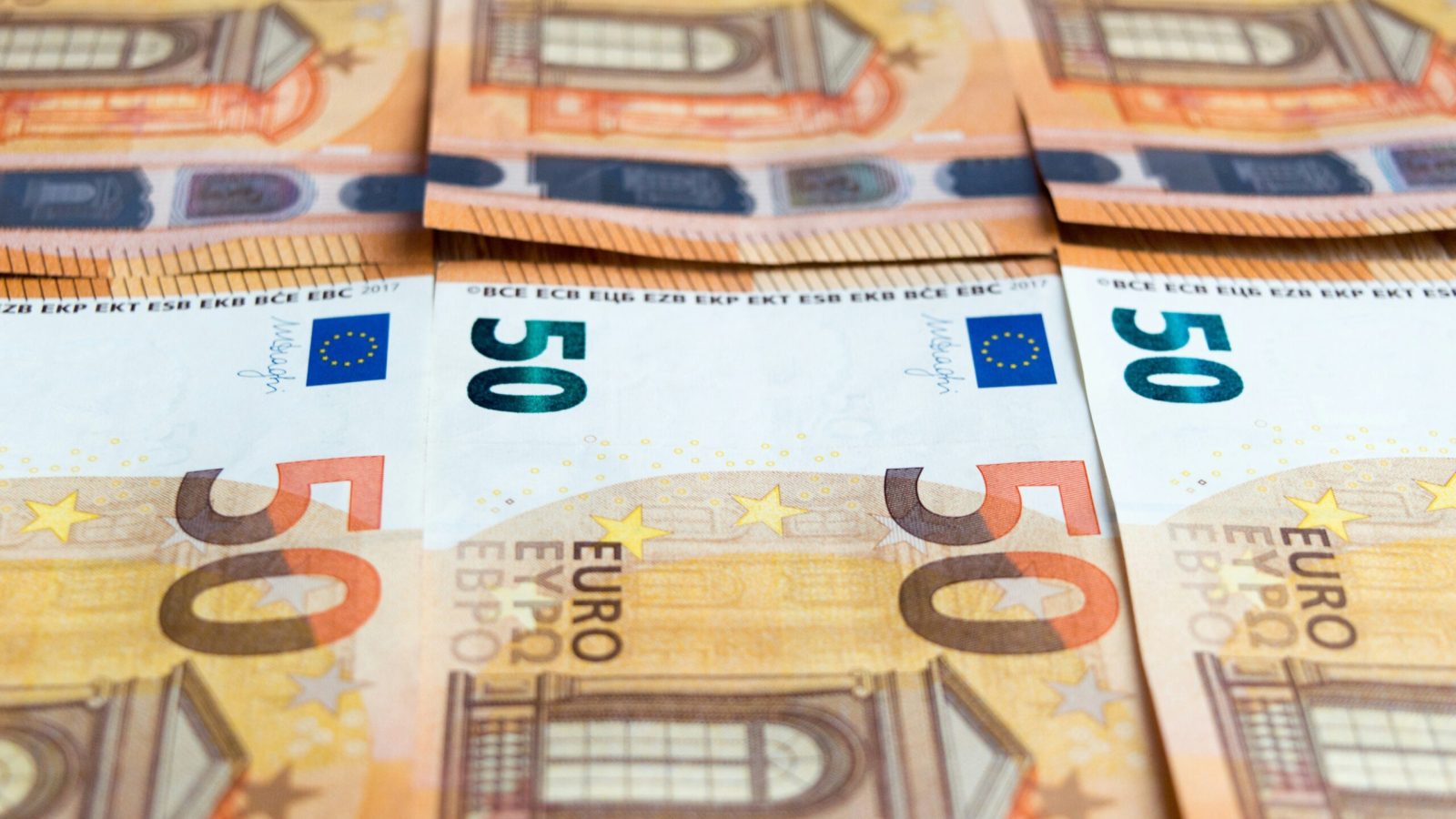 Euro-Geldscheine als Symbolbild für die Inflation