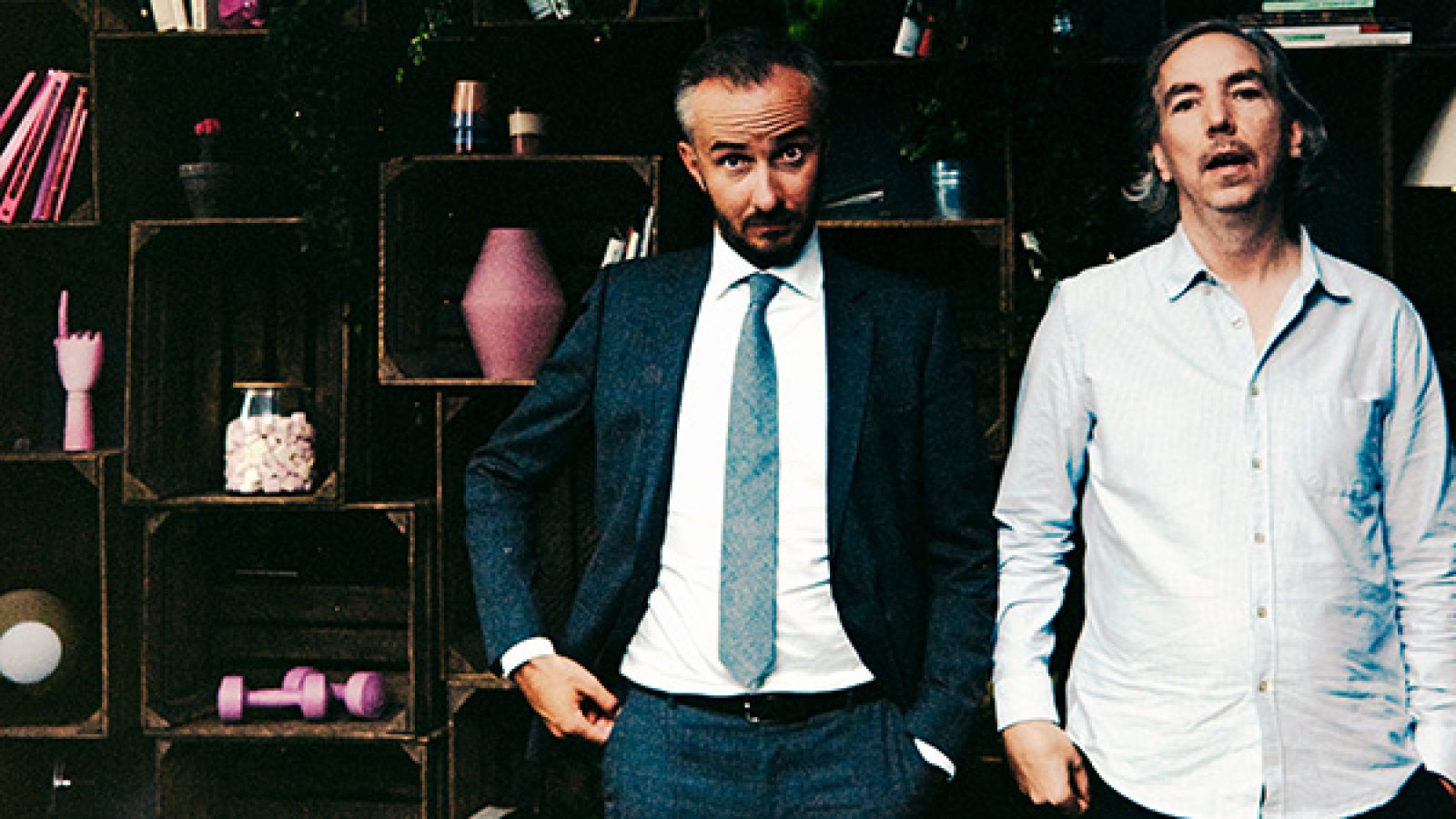 Jan und Olli laden zum frivolen Treiben auf der Burg ein