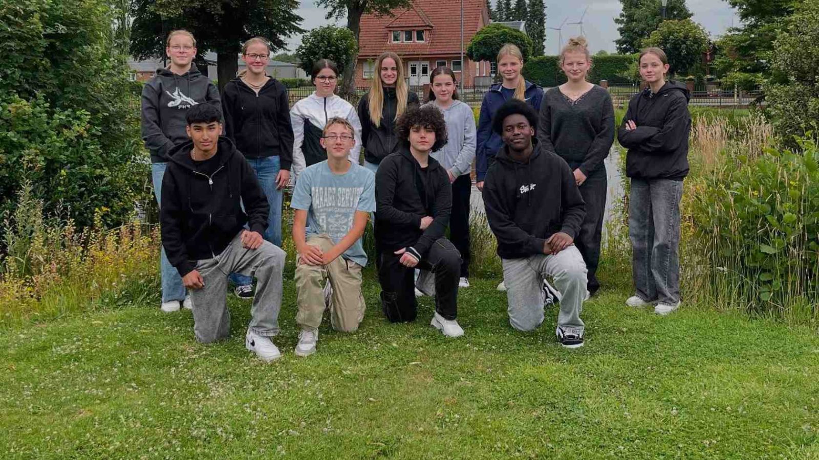 Jugendliche aus Haren und Rütenbrock bei Hölscher Wasserbau