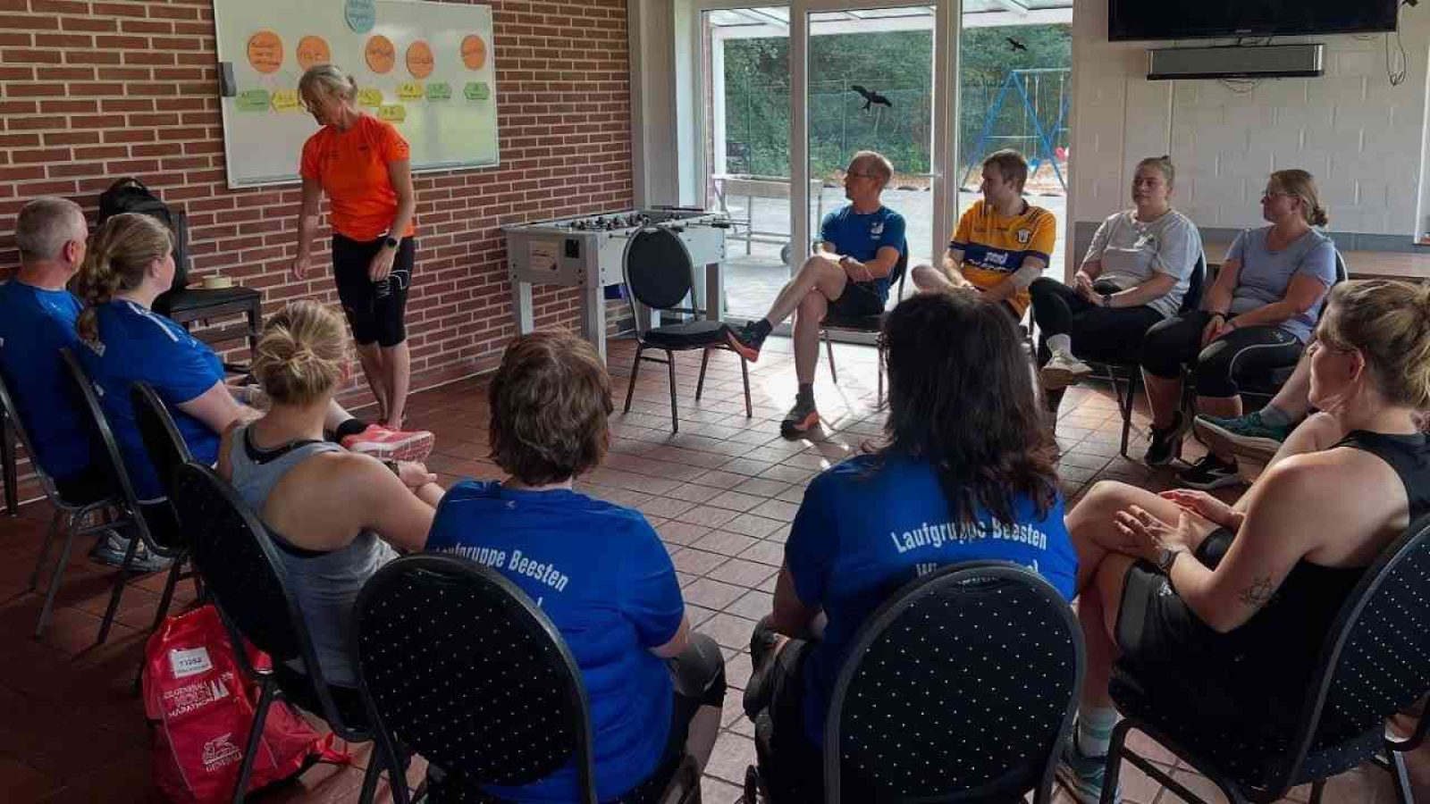 Laufgruppe Beesten holt sich Motivation und Fachwissen aufs Spielfeld