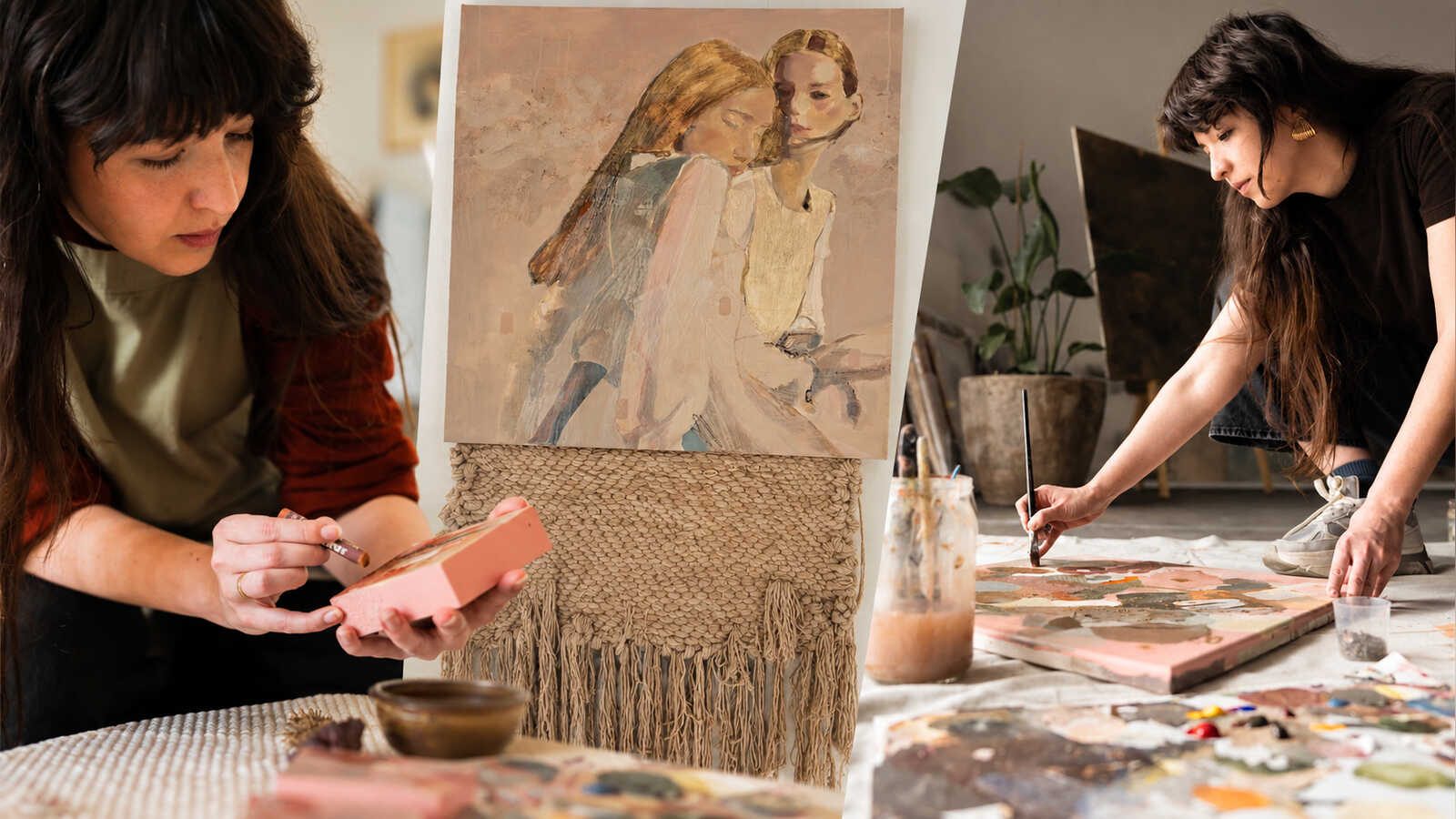 Künstlerin bei der Arbeit im Atelier, daneben ein Gemälde zweier Frauen über einem gewebten Wandteppich