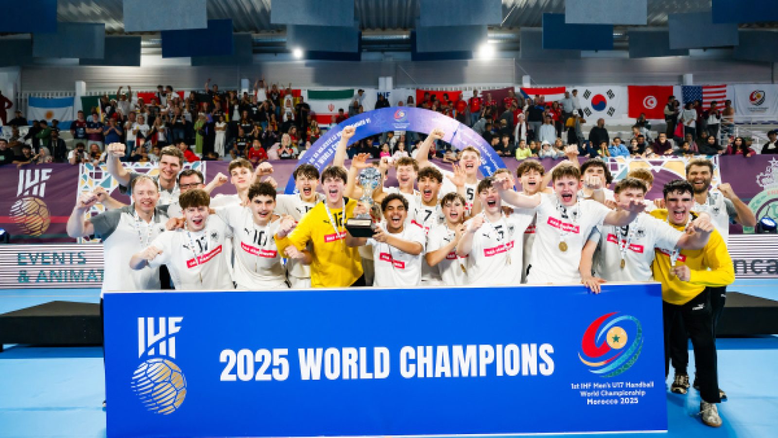 DHB-U17 jubelt über den WM-Titel nach dramatischem Finale gegen Ägypten