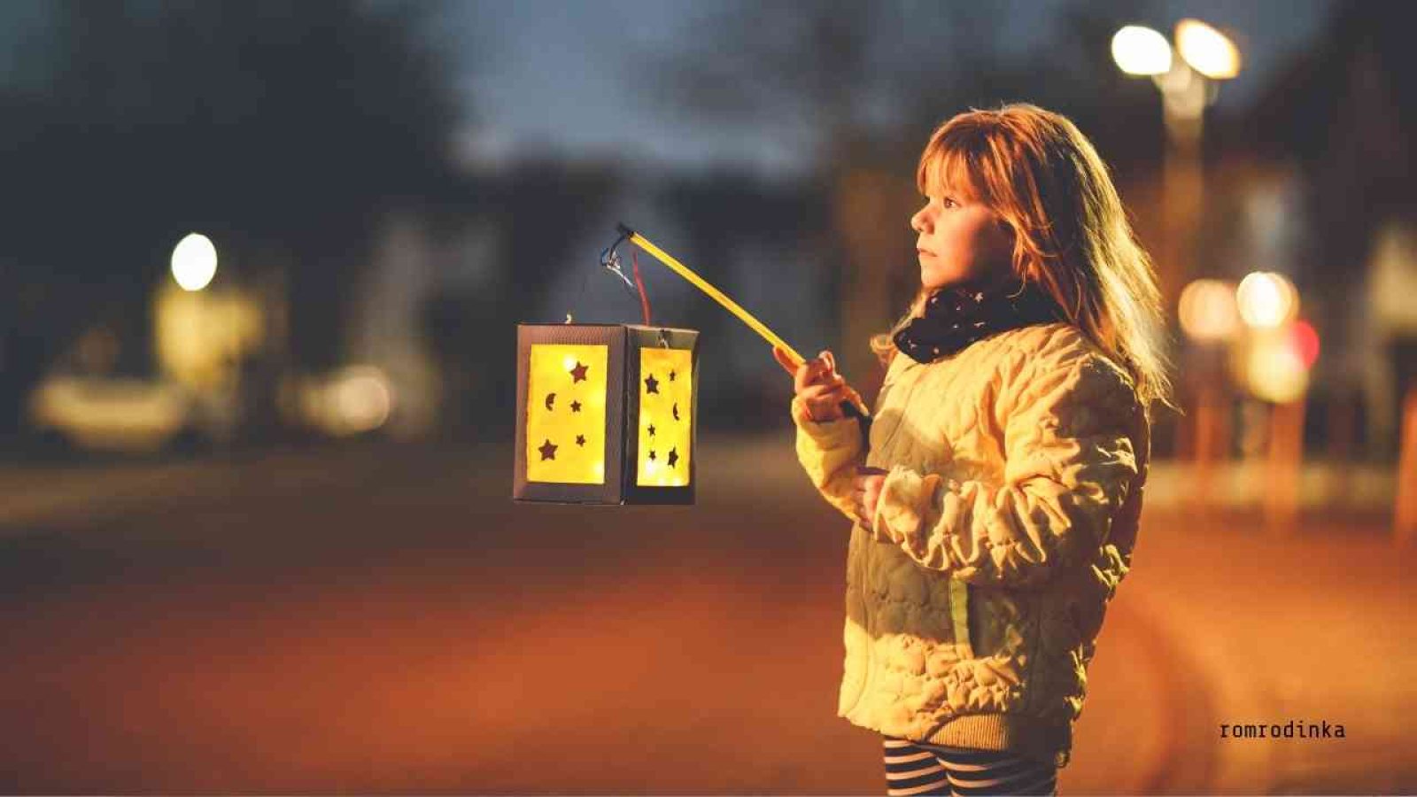 Martinsumzug Martinsumzug mit Laternen an der Home Deluxe Arena