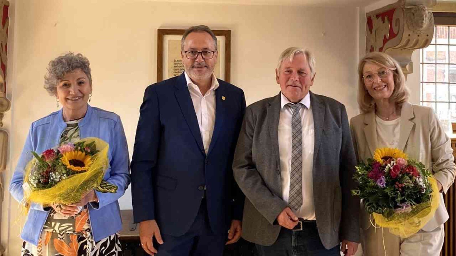 Meppen ehrt langjährige Mitarbeitende im historischen Ratssaal
